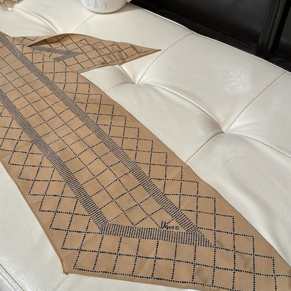 Vintage Vera Neumann Scarf-Long Style-Tan/Navy-Polyester - Picture 5 of 16